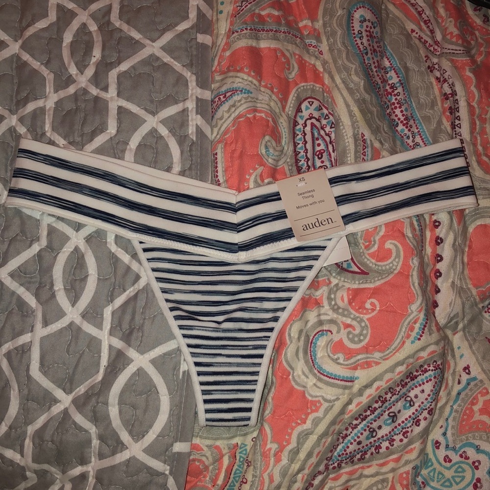 seamless thong